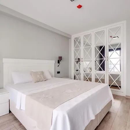 Krem Marin Otel Çeşme